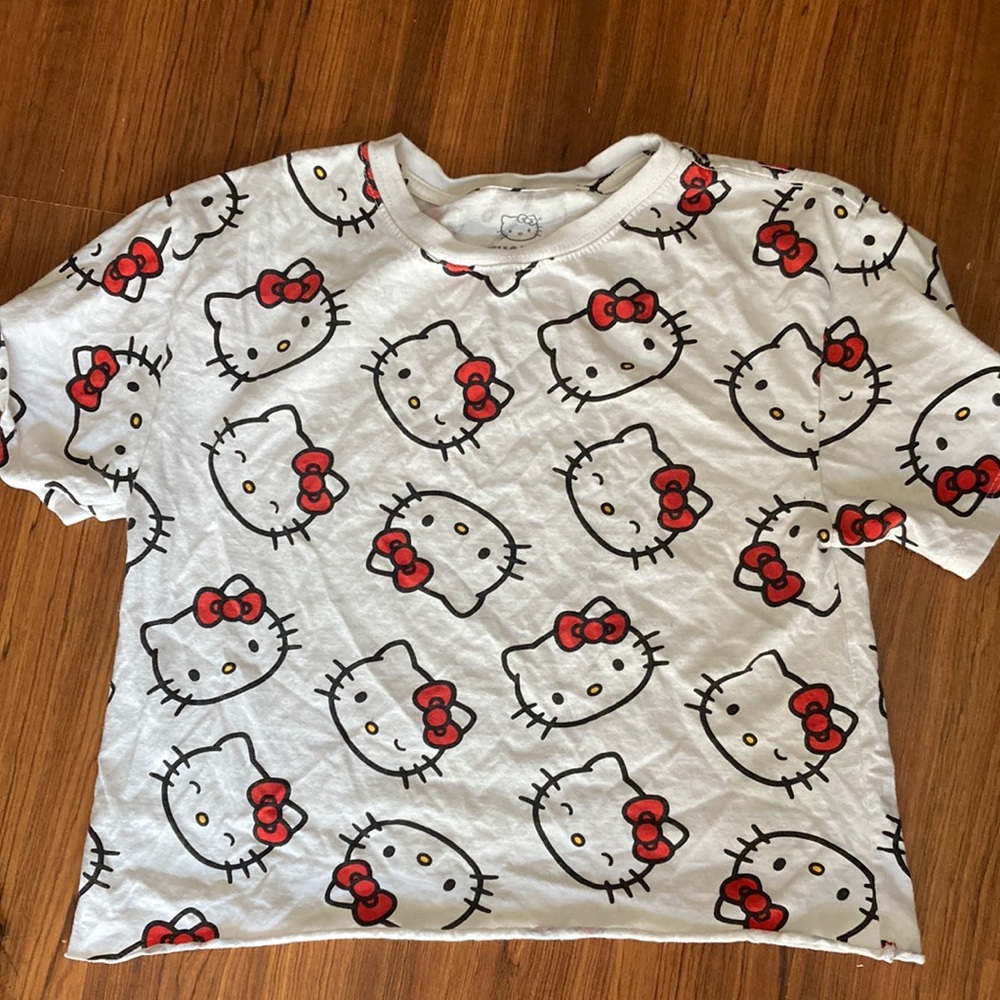 Hello kitty crop top♥️